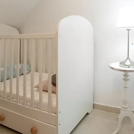 Chic 1bed Retreat In Bairro Alto Lisbon
