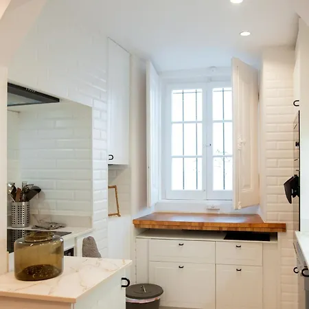 Chic 1bed Retreat In Bairro Alto * Lisboa